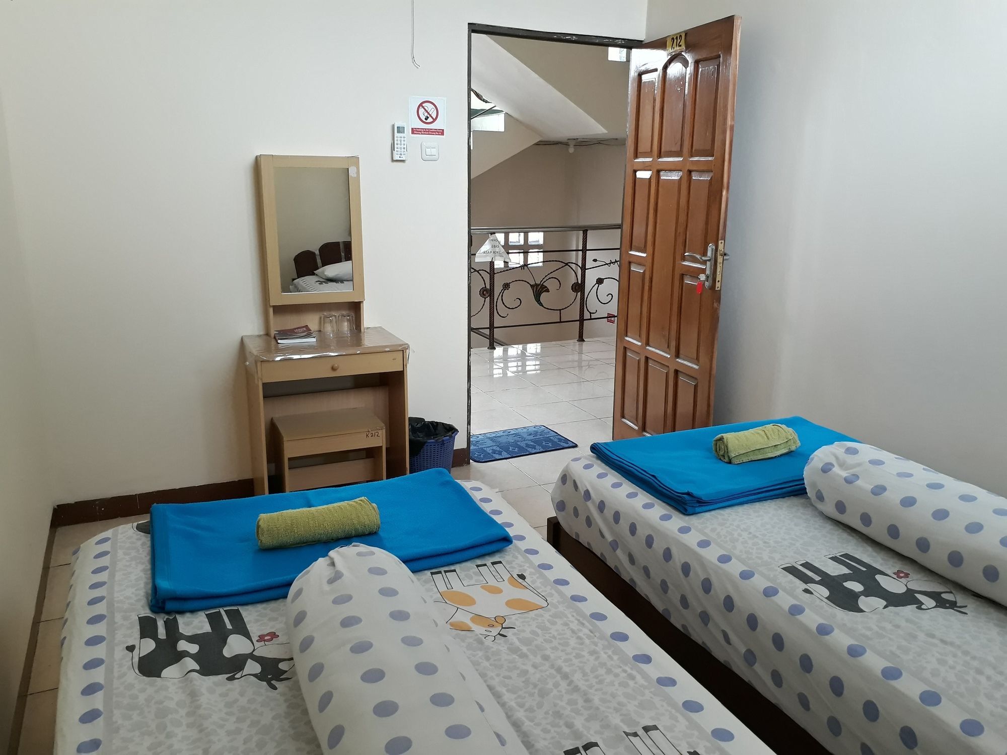 Imam Bonjol Hostel Semarang Dış mekan fotoğraf